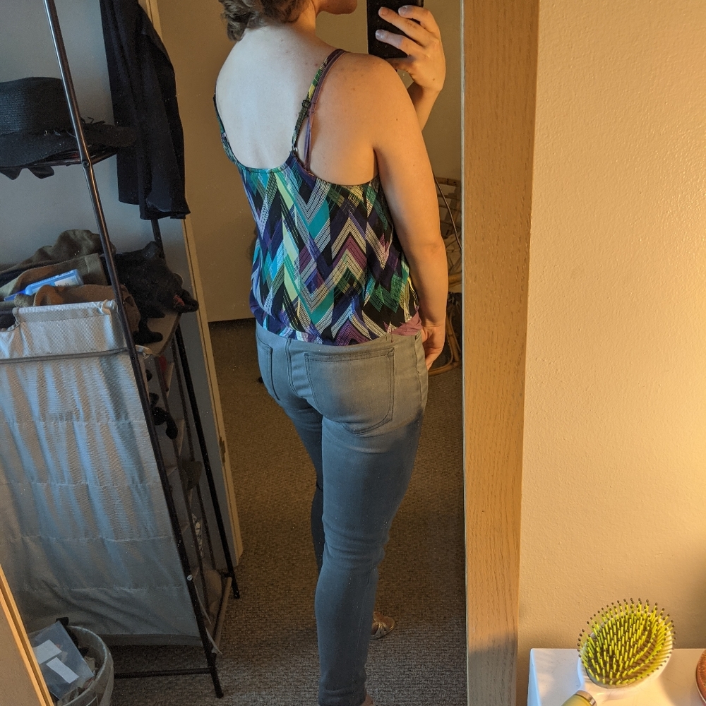 Geometric pattern tank top - Picture 2 of 4